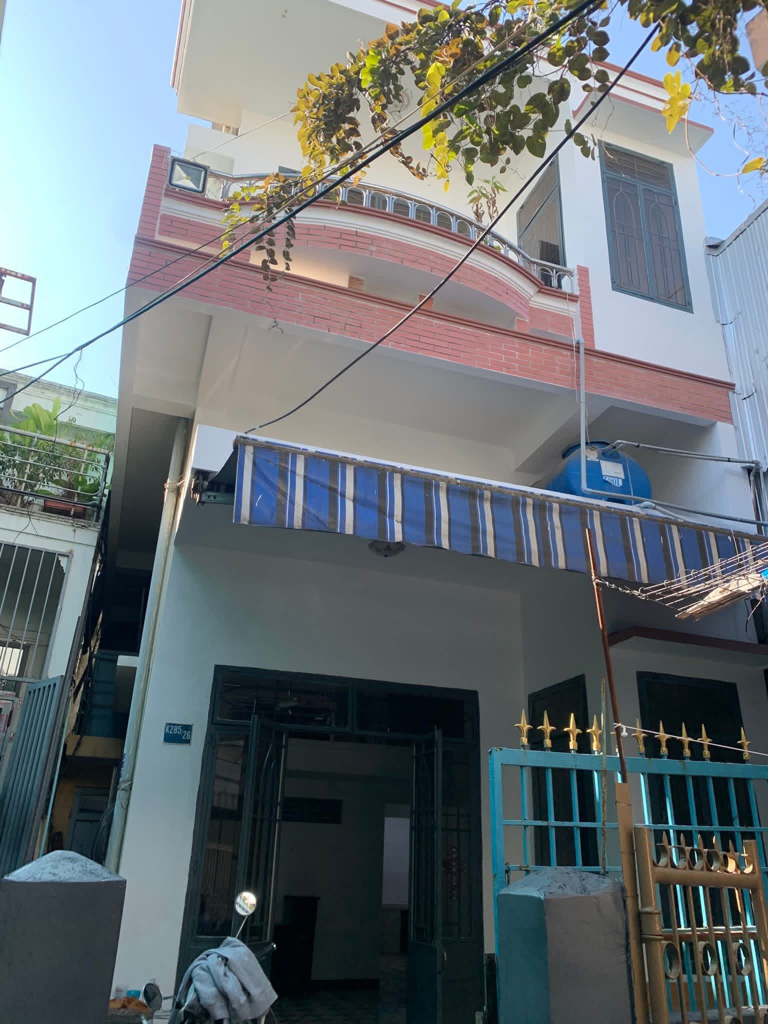 Bán nhà Lê Duẩn, 3 tầng, nở hậu, gần AEON MALL, có sân để xe máy riêng.